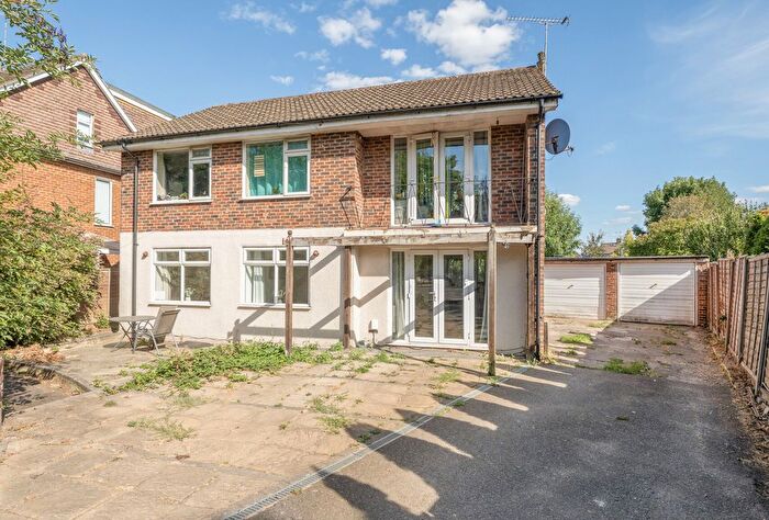 2 Bedroom Maisonette For Sale In Parkway, Horley, Surrey, RH6