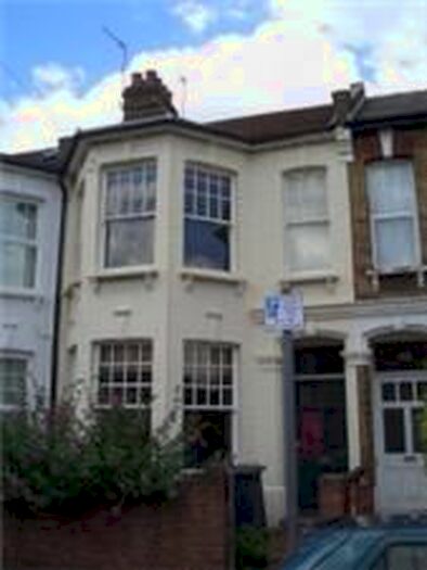3 Bedroom Flat To Rent In Carlingford Road, Turnpike Lane, N15