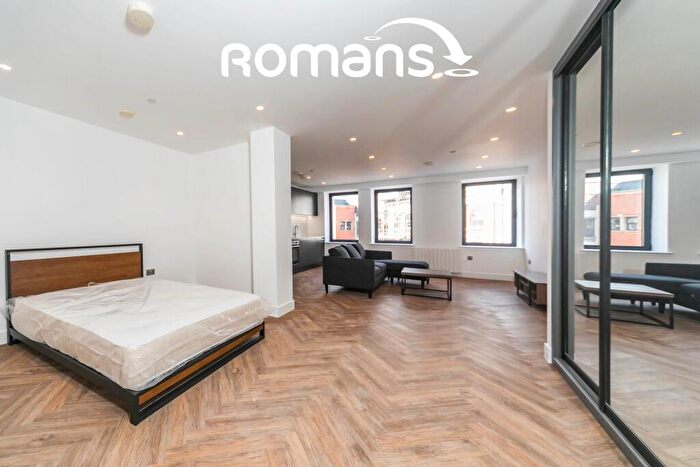 Flat To Rent In Market Place, Reading, Berkshire, RG1