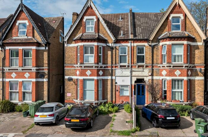 2 Bedroom Flat To Rent In Manor Road Beckenham, BR3