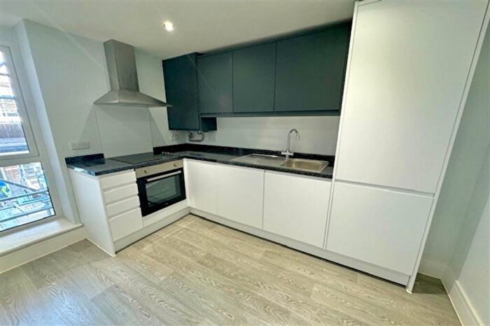 1 Bedroom Apartment To Rent In Canal Walk, Southampton, SO14