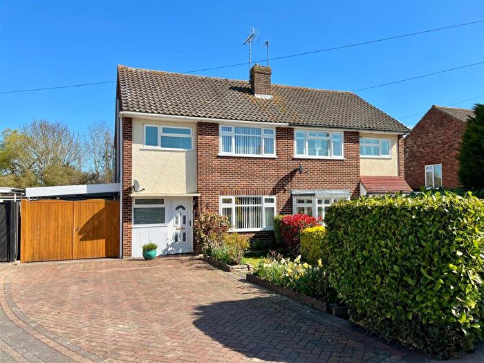 3 Bedroom Semi-Detached House For Sale In Keene Way, Chelmsford, CM2