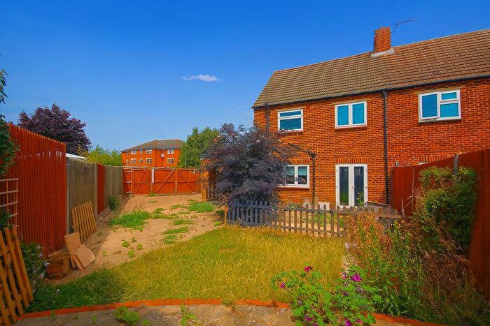 2 Bedroom Semi-Detached House For Sale In Markway, Sunbury-On-Thames, TW16