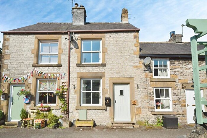 3 Bedroom Cottage For Sale In Fountain Street, Tideswell, Buxton, SK17