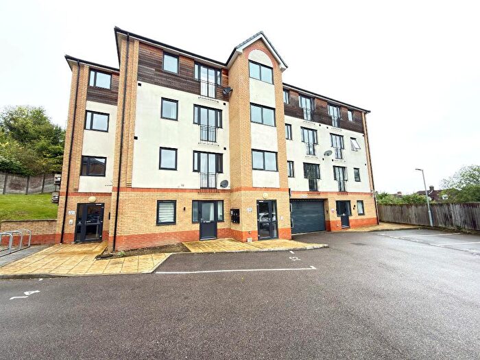 1 Bedroom Flat For Sale In Earls Court, Mulberry Close, Dallow, Luton, Bedfordshire, LU1