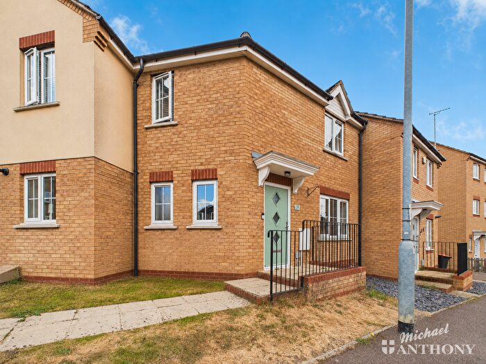 3 Bedroom Terraced House For Sale In Turnham Drive, Leighton Buzzard, Bedfordshire, LU7