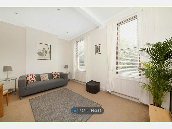 2 Bedroom Flat To Rent In Rosendale Road, London, SE21