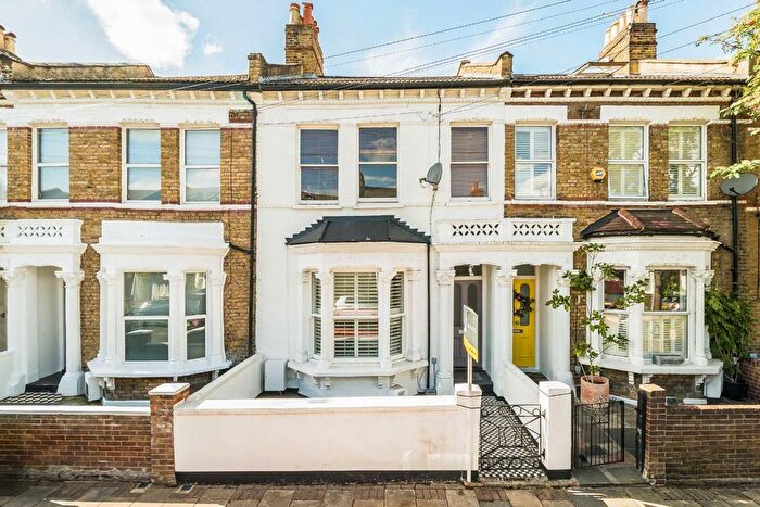 2 Bedroom Flat For Sale In Solon Road, London, SW2