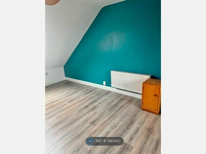 1 Bedroom Flat To Rent In Cassio Road, Watford, WD18