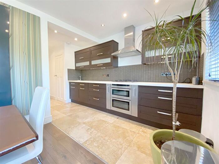 4 Bedroom Semi-Detached House To Rent In Alwyn Gardens, London, W3