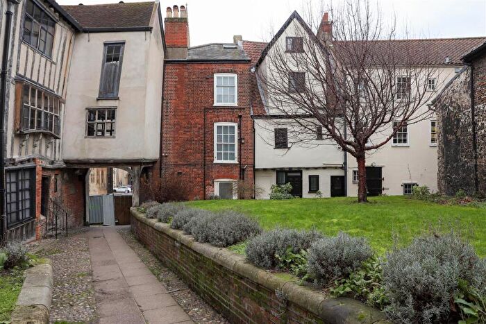 3 Bedroom Duplex To Rent In Opposite The Cathedral, Norwich, NR3