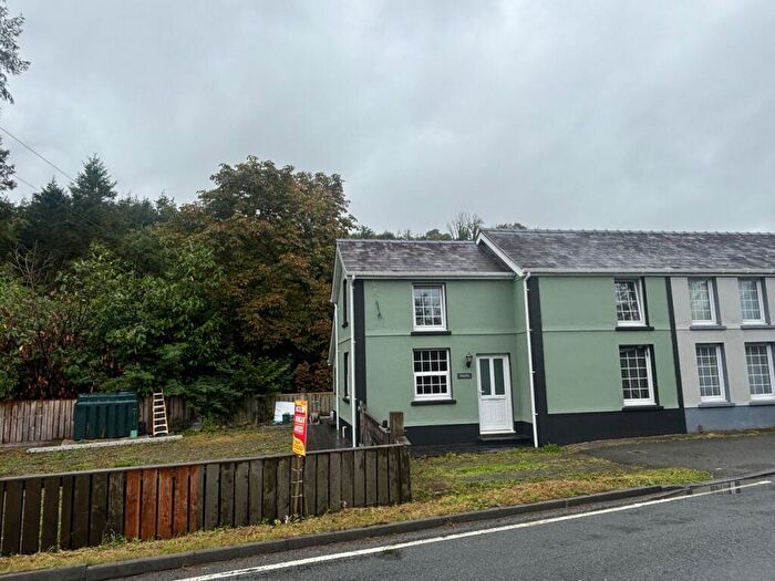 3 Bedroom Semi-Detached House For Sale In Alltwalis, Carmarthen, SA32