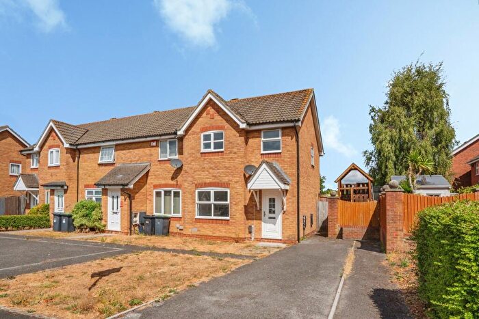 3 Bedroom End Of Terrace House For Sale In Redwood Grove, Havant, Hampshire, PO9