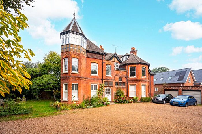 2 Bedroom Flat To Rent In Epsom Road, Guildford, GU1