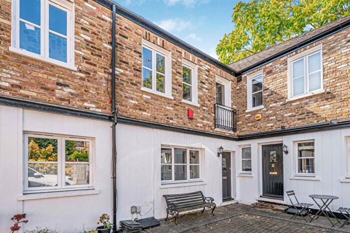 2 Bedroom Terraced House To Rent In Coach Yard Mews, Finsbury Park, N19