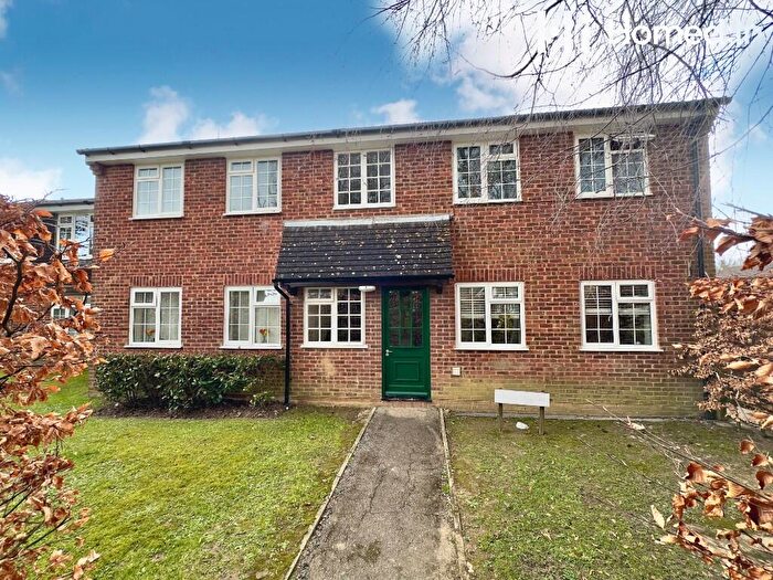 1 Bedroom Flat For Sale In Englefield, Horsham, West Sussex, RH12