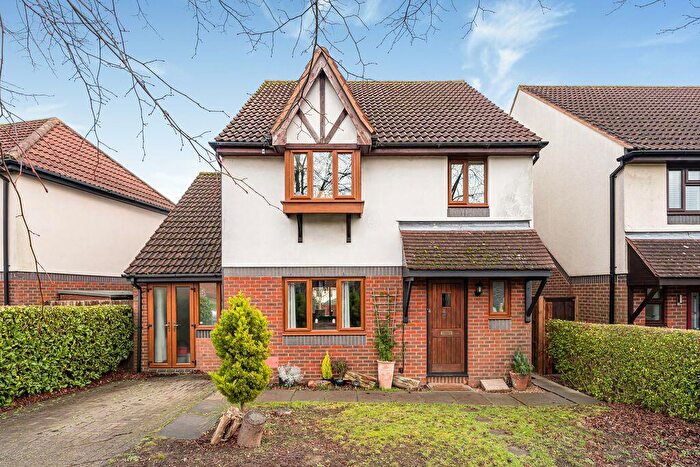 4 Bedroom Detached House For Sale In Lynmouth Crescent, Furzton, Milton Keynes, MK4