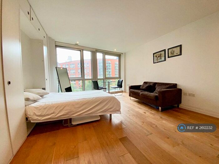 Studio To Rent In Ontario Tower, London, E14