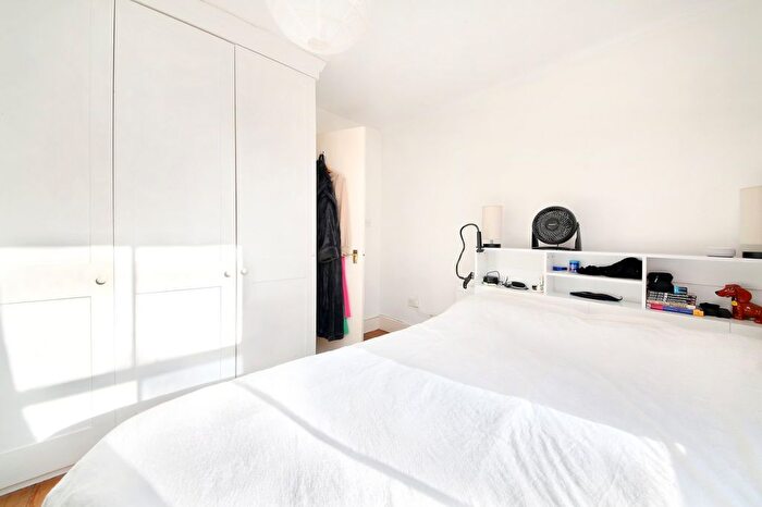 2 Bedroom Flat To Rent In Kendoa Road, Clapham, SW4