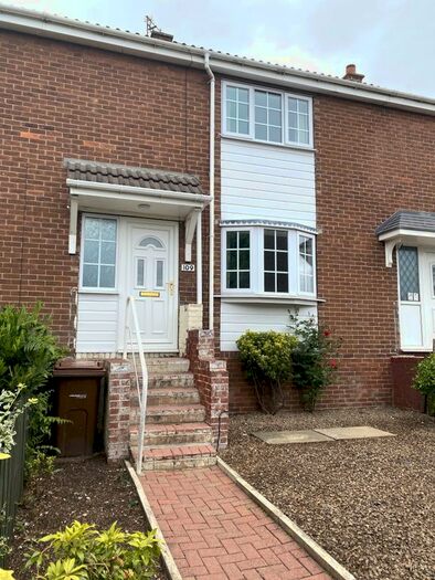 2 Bedroom Town House To Rent In Queensway, Normanton, WF6