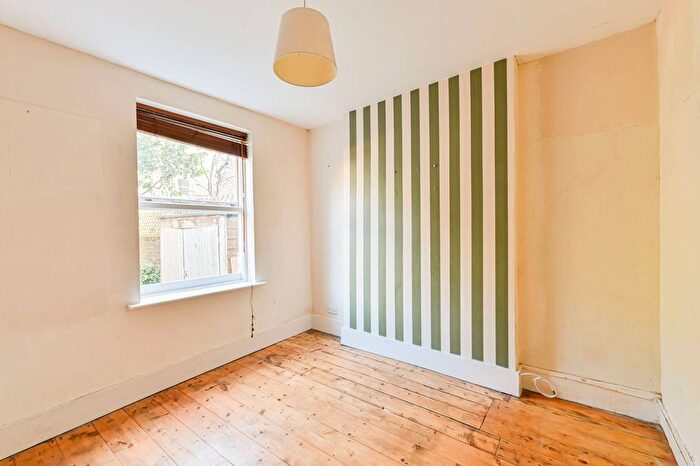 1 Bedroom Flat For Sale In Dafforne Road, Tooting Bec, London, SW17