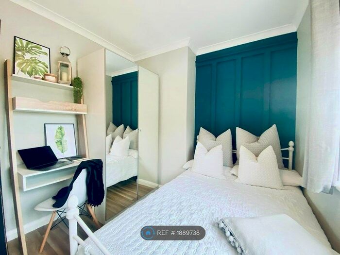 6 Bedroom Semi-Detached House To Rent In Frome Road, Bath, BA2