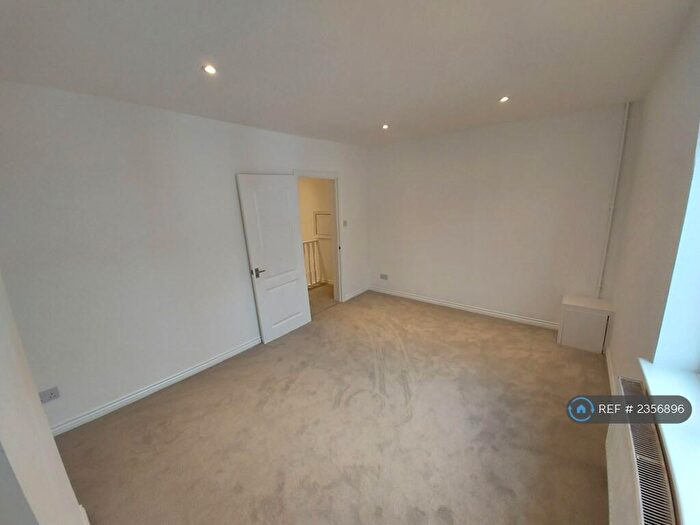 1 Bedroom Flat To Rent In Albion Street, Swindon, SN1
