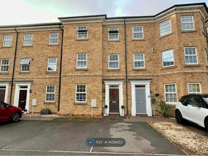 5 Bedroom Terraced House To Rent In The Ridings, Grange Park, Northampton, NN4