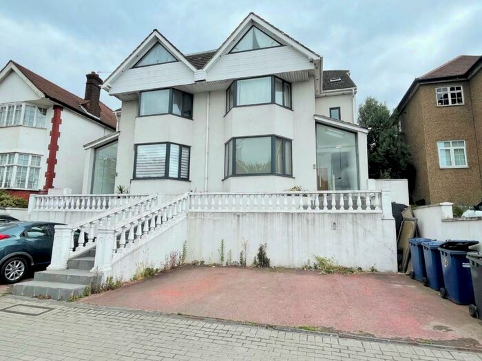 3 Bedroom Flat To Rent In Regents Park Road, Finchley, N3