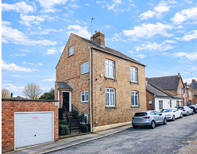 3 Bedroom Cottage For Sale In High Street, Stanwick, Wellingborough, NN9