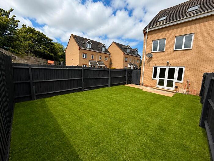 4 Bedroom Semi Detached House To Rent In Brunel Drive, Biggleswade, SG18