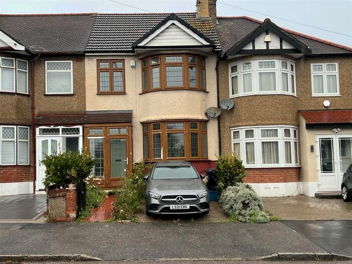 3 Bedroom Property To Rent In Buckhurst Way, Buckhurst Hill, IG9