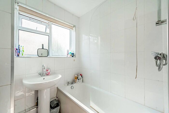 2 Bedroom Flat For Sale In Sheepcote Road, Harrow On The Hill, Harrow, HA1