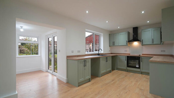 3 Bedroom Semi-Detached House For Sale In Lansbury Avenue, New Rossington, DN11