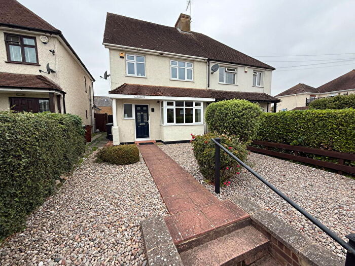 4 Bedroom Semi-Detached House For Sale In Wrotham Road, Meopham, DA13