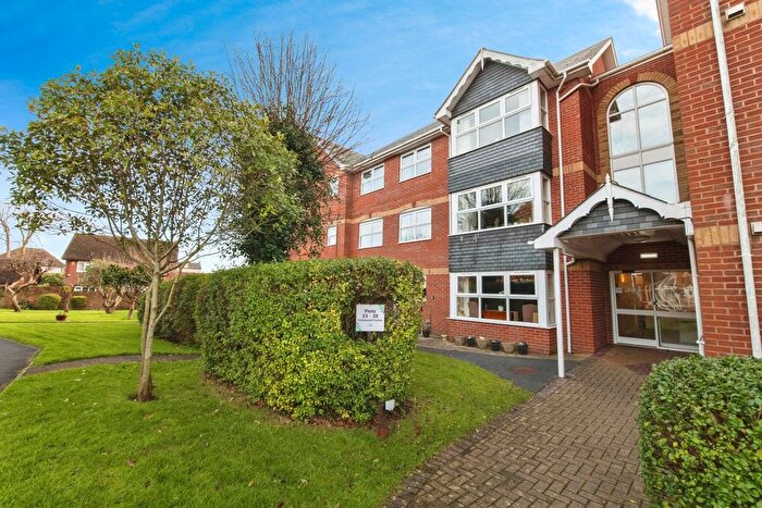 2 Bedroom Flat For Sale In Long Causeway, Exmouth, Devon, EX8