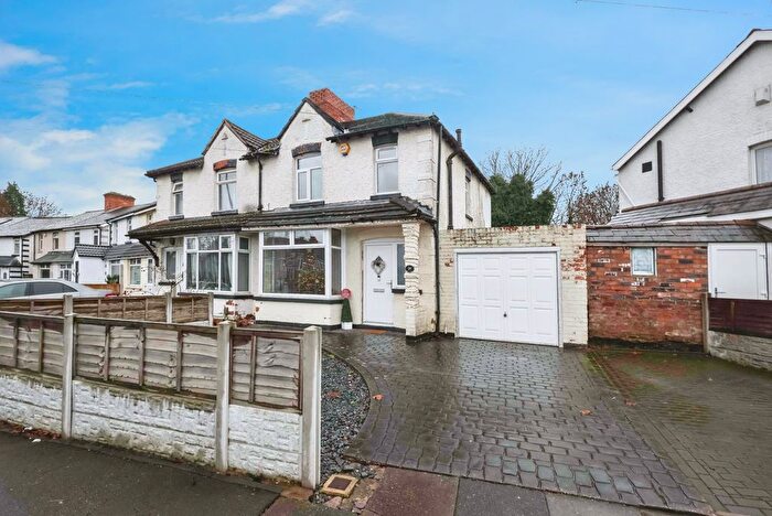 3 Bedroom Semi Detached House For Sale In Holly Lane, Birmingham, West Midlands, B24