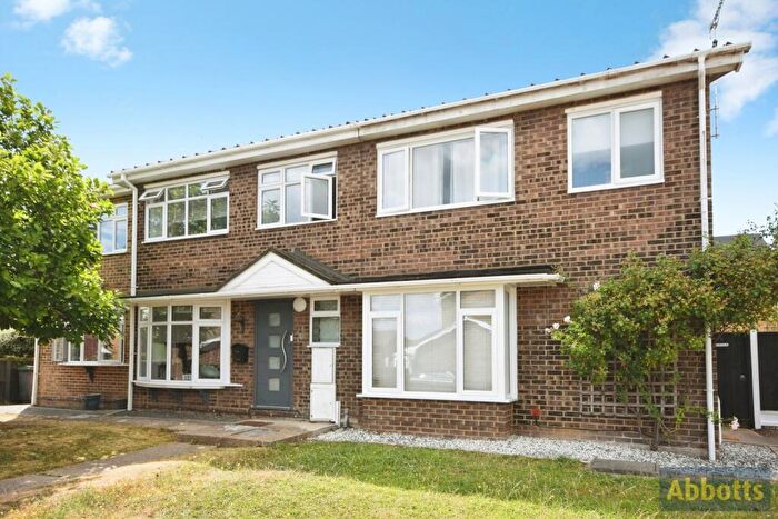 4 Bedroom Semi-Detached House For Sale In Steeplefield, Leigh-on-Sea, Essex, SS9