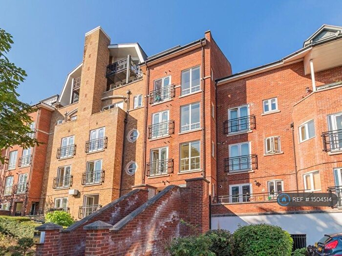 2 Bedroom Flat To Rent In Iliffe Close, Reading, RG1