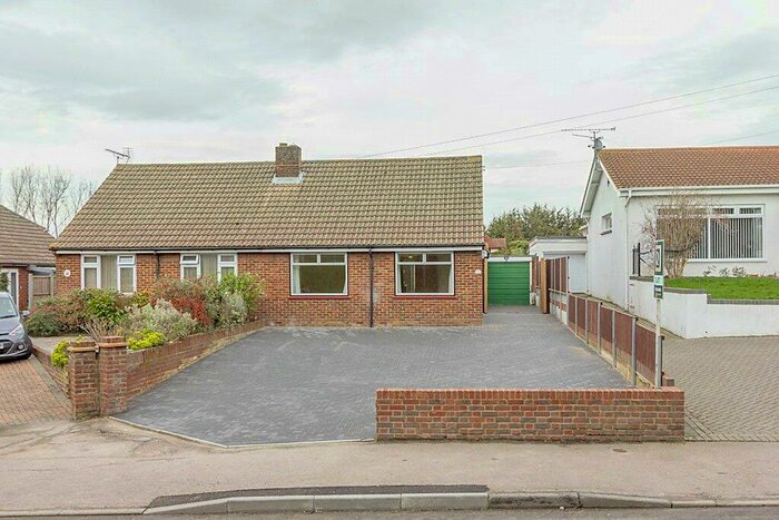 2 Bedroom Bungalow To Rent In London Road, Newington, Kent, ME9