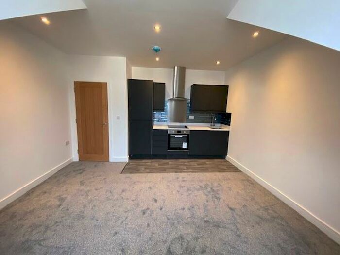 2 Bedroom Flat To Rent In Bradford Road, Shipley, BD18