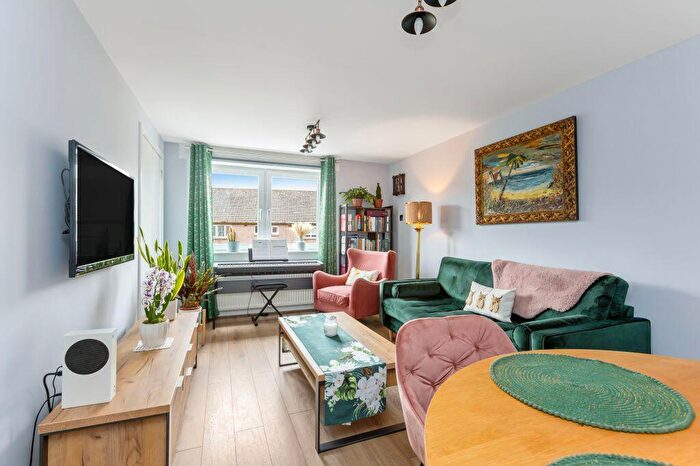 2 Bedroom Flat For Sale In / Glenure Loan, Clermiston, Edinburgh, EH4