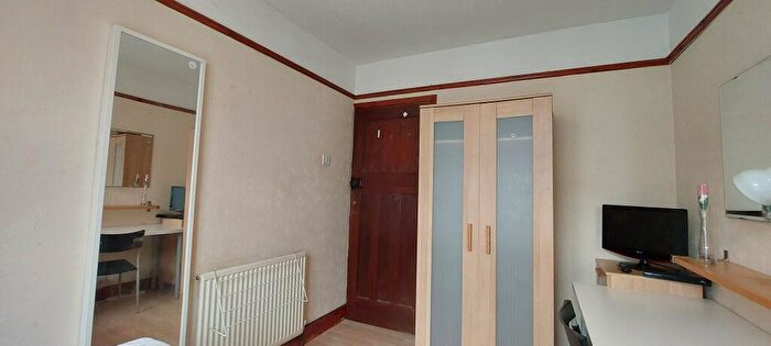 3 Bedroom Terraced House For Sale In Havelock Road, Luton, LU2