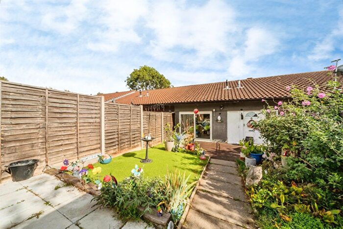 3 Bedroom Terraced House For Sale In St. Dunstans, Coffee Hall, Milton Keynes, MK6