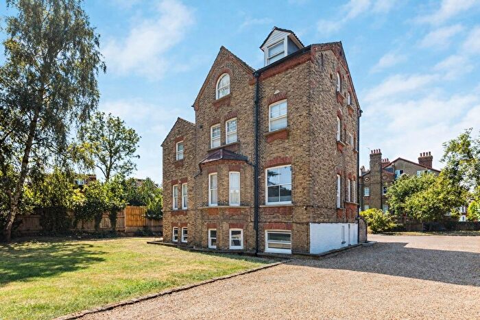 2 Bedroom Flat For Sale In Kings Road, Richmond, TW10