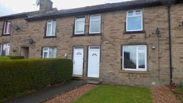 3 Bedroom Town House To Rent In Moorcroft Avenue, Golcar, Huddersfield, HD7