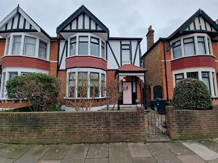 4 Bedroom Semi-Detached House To Rent In Arundel Gardens, Goodmayes, Ilford, IG3