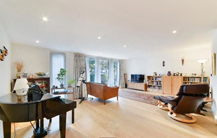 3 Bedroom Flat To Rent In Maltby Street, London Bridge, London, SE1