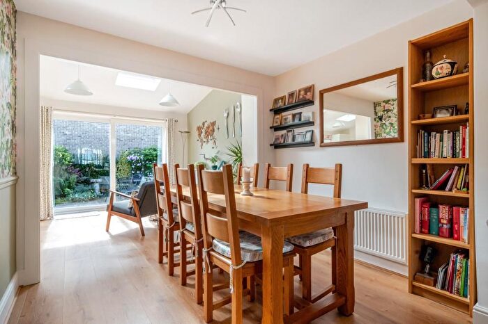 4 Bedroom Link Detached House For Sale In Dark Lane, Witney, OX28