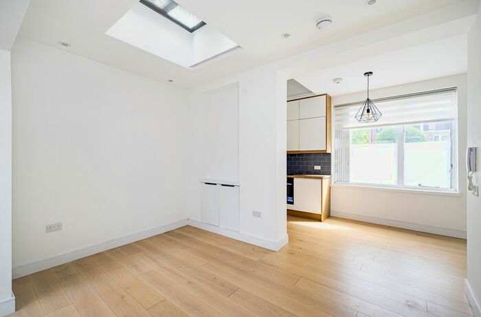 1 Bedroom Flat To Rent In Westbourne Park Road, London, W11